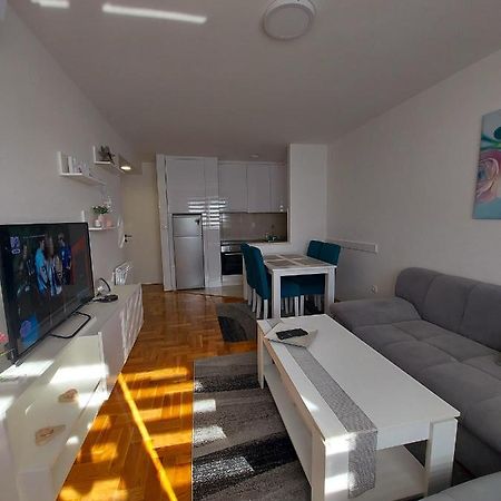 Apartman Victoria Lukavica Exterior foto